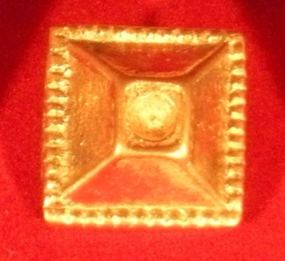 Pyramid belt fitting